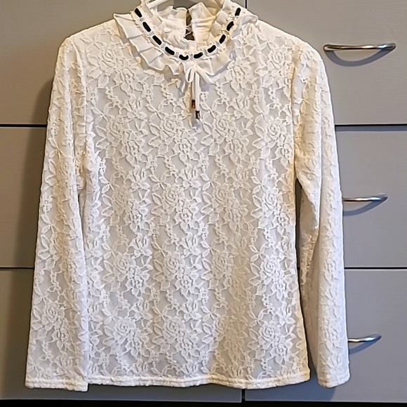 White Long Sleeve Lace Blouse - Picture 4 of 4